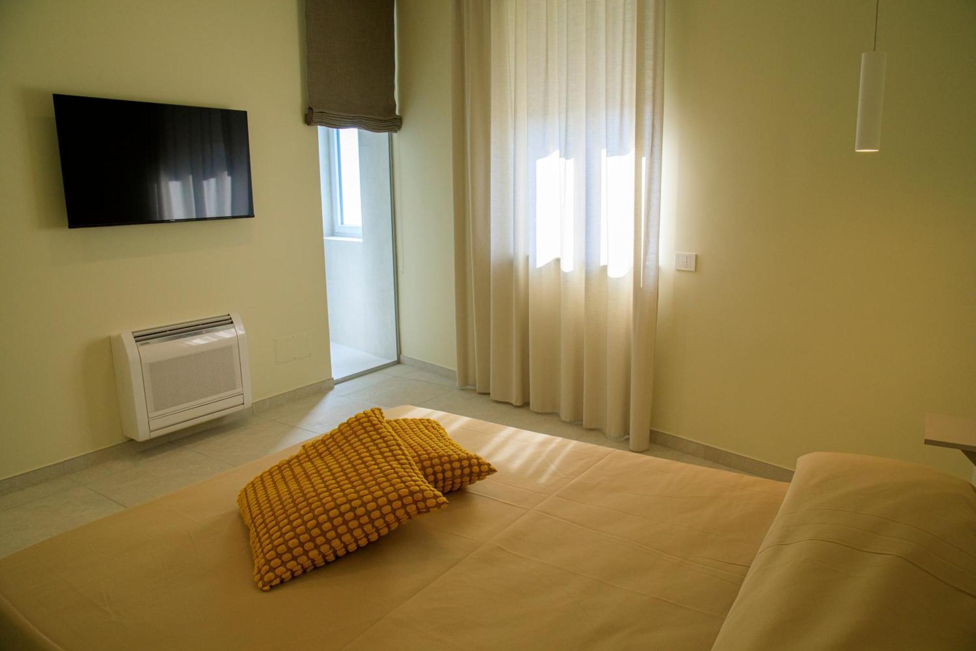 Domus Vivian Hotel Montecorvino Pugliano Luaran gambar